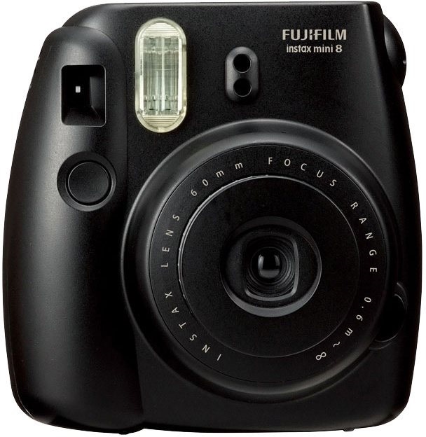 Fujifilm Instax Mini 8; fotoaparát; okamžité snímky; čierna